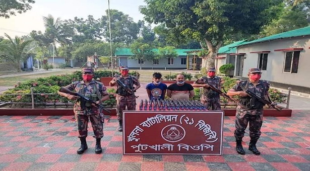 বেনাপোলে ১৪৩ বোতল ফেনসিডিলসহ আটক ২