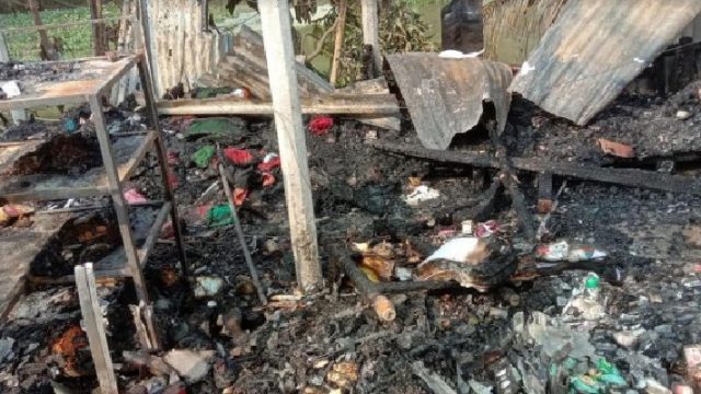 যশোরের খিতিবদিয়া কলাবাগান বাজারে আগুনে ৩টি দোকান পুড়ে ছাই