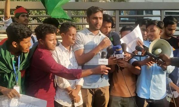 হাফ ভাড়ার সিদ্ধান্ত প্রত্যাখ্যান, শিক্ষার্থীদের নতুন কর্মসূচি ঘোষণা