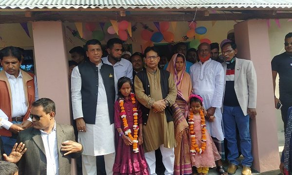 সালাম মূর্শেদী এমপি’র নিজস্ব অর্থায়নে ঘর পেলো তেরখাদার পিতৃ মাতৃহারা সেই মীম