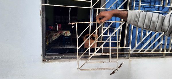 মোংলায় গ্রীল কেটে স্বর্ণালংকার ও নগদ টাকাসহ মালামাল চুরি