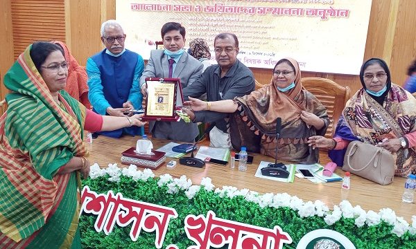 খুলনায় ১৫ শ্রেষ্ঠ জয়িতাকে সম্মাননা প্রদান