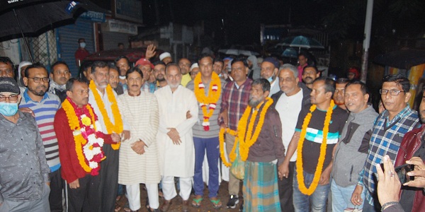 খুলনা বিএনপির পাঁচ নেতাকর্মী জামিনে কারামুক্ত : জেল গেটে বরণ