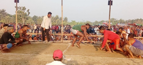 ডুমুরিয়ায় ৮দলীয় হা-ডু-ডু প্রতিযোগিতায় ডিপো মালিক সমিতি চ্যাম্পিয়ন