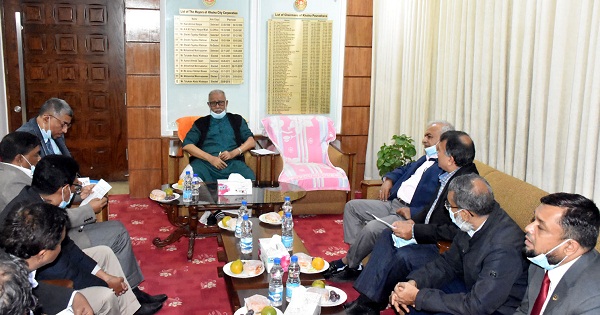 খুলনা মটর শ্রমিক ইউনিয়নের নবনির্বাচিত সদস্যদের শপথ বাক্য পাঠ করান কেসিসি মেয়র