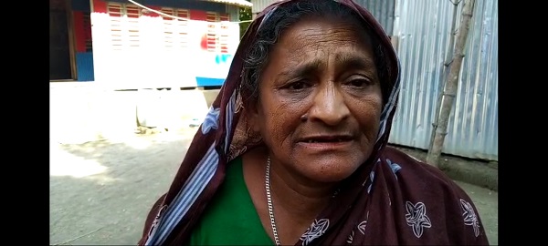 মোল্লাহাটে সীমাহীন অত্যচারী হতে মুক্তি পেতে দ্বারে দ্বারে ঘুরছে মুক্তিযোদ্ধার স্ত্রী