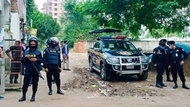 নীলফামারীতে ‘জঙ্গি আস্তানায়’ র‌্যাবের অভিযান : গ্রেফতার ৫