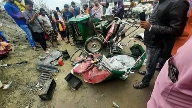 গল্লামারী সড়ক দূর্ঘটনায় গুরুতর আহত ৩