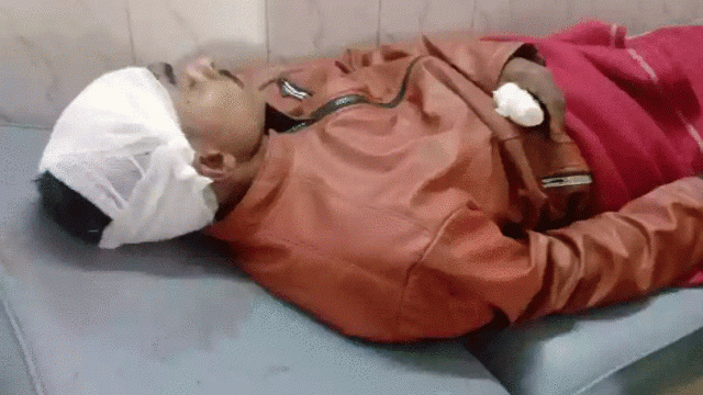 মোংলায় মেয়ের সাথে ঝগড়া করায় জামাই ও বেয়াইকে কুপিয়ে জখম