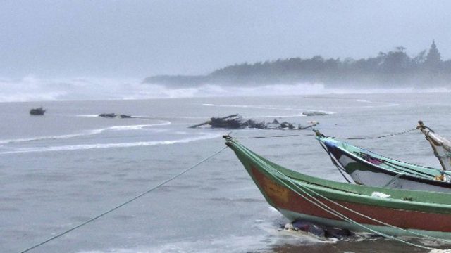 নিম্নচাপ আরো ঘণীভূত হওয়ায় বন্দরে ১ নম্বর সংকেত