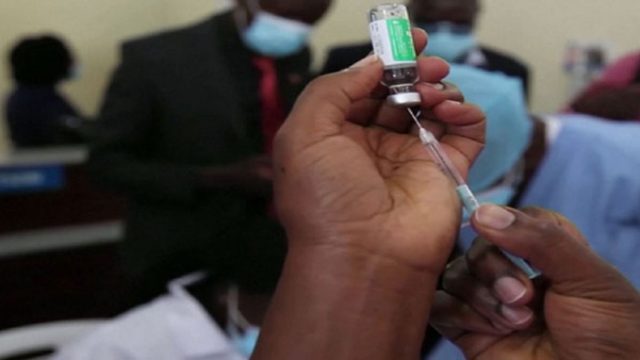 ওমিক্রন ঠেকাতে দেয়া হবে বুস্টার ডোজ