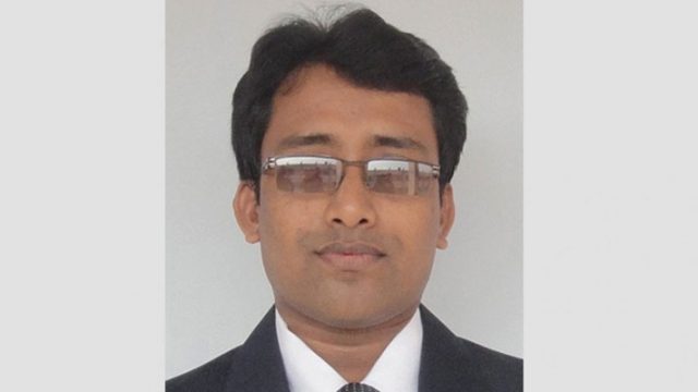 কুয়েট শিক্ষকের মরদেহ কবর থেকে তুলে ময়নাতদন্তের আবেদন