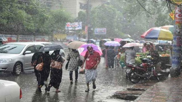 বৃষ্টিতে অফিসগামীদের ভোগান্তি