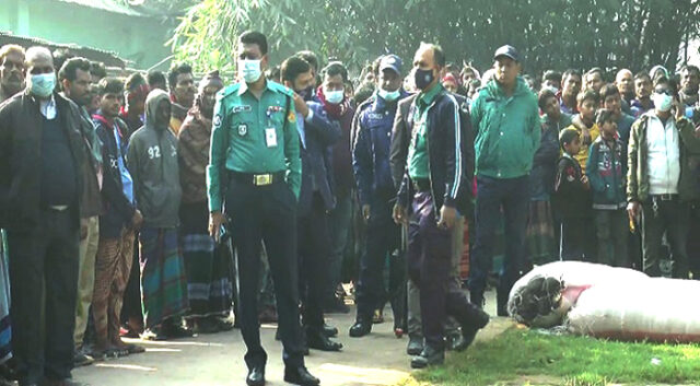 ময়নাতদন্ত শেষে কুয়েট শিক্ষক সেলিমের লাশ পুনরায় দাফন