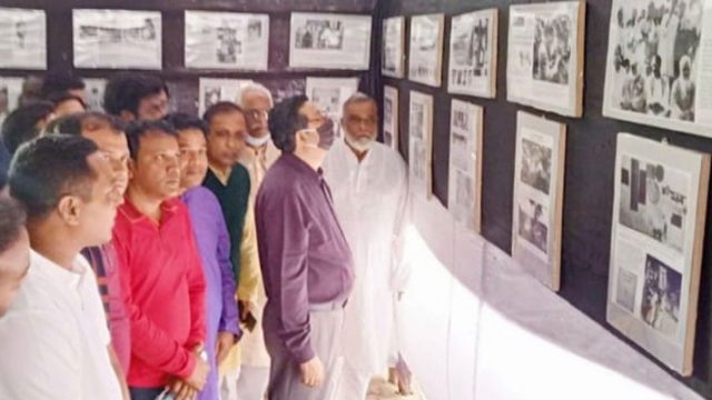 বাঙালির মুক্তিসংগ্রামের আলোকচিত্র পরিদর্শনে সেখ জুয়েল