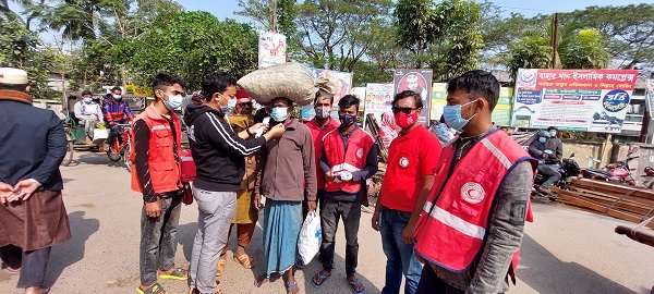কাউখালীতে ভাইস চেয়ারম্যান সুমনের মাস্ক বিতরন