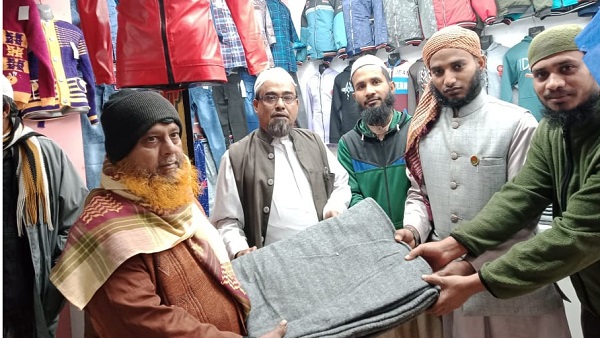 খালিশপুৃরে ইসলামী আন্দোলন বাংলাদেশ ১০ নং ওয়ার্ড শাখার শীতবস্ত্র বিতরণ