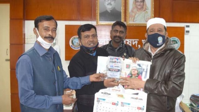 ভোরের দর্পণের সমৃদ্ধি কামনা করলেন খুলনা জেলা পরিষদের চেয়ারম্যান