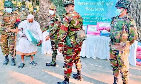 ডুমুরিয়ায় সেনাবাহিনীর উদ্যোগে অসহায় শীতার্ত মানুষের মাঝে শীতবস্ত্র বিতরণ