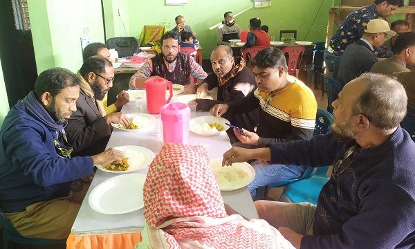 ডুমুরিয়া প্রেস ক্লাবের উদ্যোগে সাংবাদিকদের প্রীত ভোজ