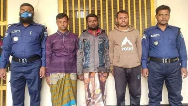 ডুমুরিয়া থানার পুলিশ ৩জন জুয়াড়ীকে গ্রেপ্তার করেছে