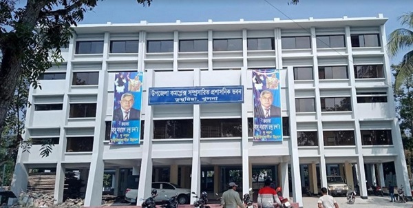 ডুমুরিয়া উপজেলা কমপ্লেক্সের সম্প্রসারিত ভবন হস্তান্তরের ১৫ দিনের মধ্যেই মেরামত