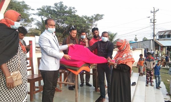 রামপালে যুবলীগ নেতা প্রিন্সের কম্বল বিতরণ