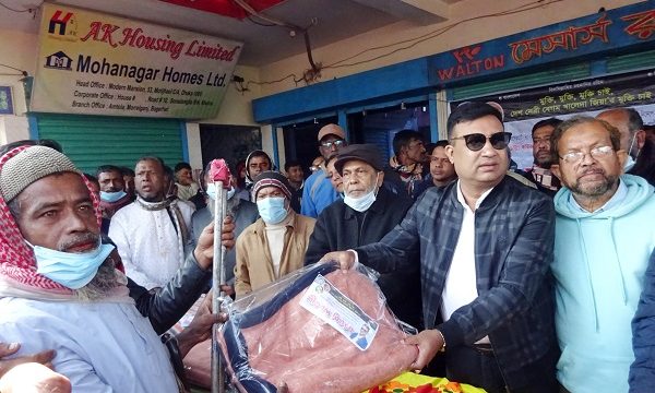 মোরেলগঞ্জে বিএনপি নেতা শিপনের শীতবস্ত্র বিতরণ