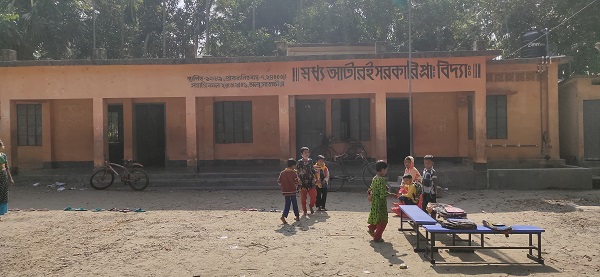 তালায় প্রতিষ্ঠার ৩২ বছরেও হদিস নেই সরকারী প্রাথমিক বিদ্যালয়ের ২৯ শতক জমির