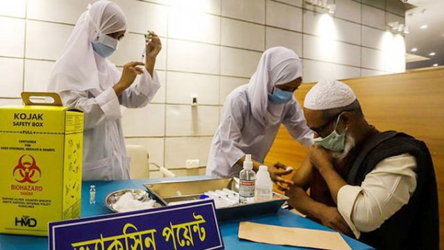 দেশে করোনা টিকার বুস্টার ডোজ পেলেন ৩ লাখ ৮১ হাজার ৯৬৭ জন