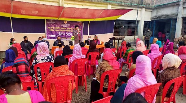 কয়রায় নারী নির্যাতন ও বাল্য বিবাহ প্রতিরোধে উঠান বৈঠক