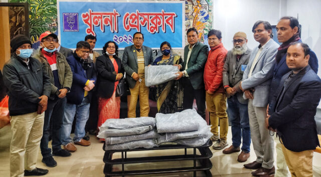 এমপি গ্লোরিয়া ঝর্ণা’র কম্বল বিতরণ