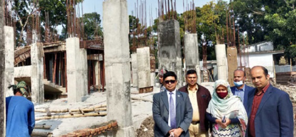 জেলা পরিষদের কর্মকর্তাদের পাইকগাছার উন্নয়ন কাজ পরিদর্শন