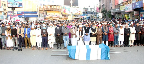 সেন্ট যসেফস্ স্কুলের প্রাক্তন সহকারী প্রধান শিক্ষক মোঃ একরামুল হক এর যানাজায় সিটি মেয়র