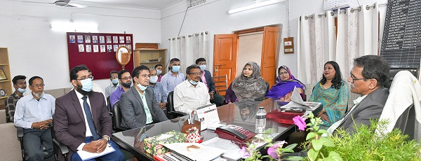 ডিএফপি মহাপরিচালকের খুলনা আঞ্চলিক তথ্য অফিস পরিদর্শন