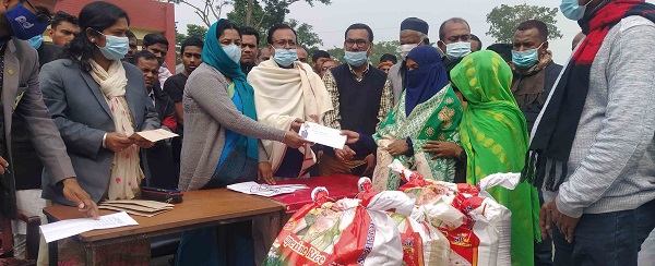 ট্রলার ডুবি: নিহতদের পরিবারকে আর্থিক ও খাদ্য সহায়তা প্রদান