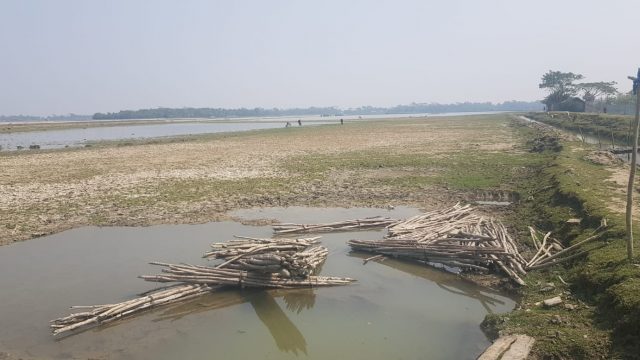 মোংলায় ছাত্রলীগ নেতার মাছের ঘের লুট, বাড়ীঘর ভাংচুর