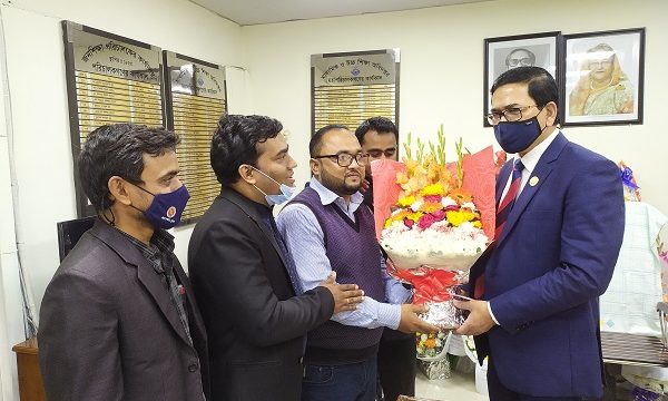 এমপিও তালিকায় বাদপড়া ডিগ্রি তৃতীয় শিক্ষকদের পক্ষে নবাগত মাউশি’র মহাপরিচালকে স্মারকলিপি প্রদান