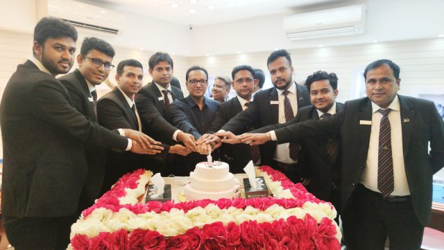 ডায়মন্ড ওয়ার্ল্ড’র খুলনা শো-রুমের ৬ষ্ঠ প্রতিষ্ঠাবার্ষিকী উদযাপন