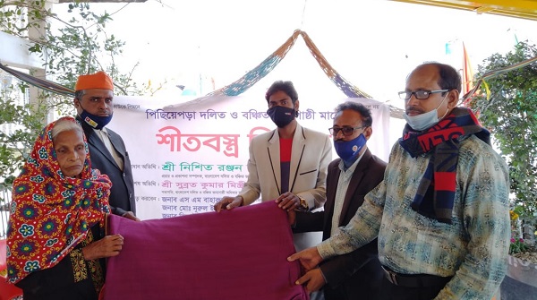 কয়রায় পিছিয়ে পড়া দলিত ও বঞ্চিত জনগোষ্টীর মাঝে কম্বল বিতরণ