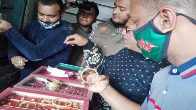 যশোরে চোরাই সাড়ে চার ভরি স্বর্ণালঙ্কার উদ্ধার