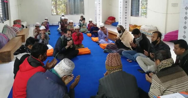 রূপসায় সালাম মূর্শেদীর পক্ষে শীতবস্ত্র বিতরণ