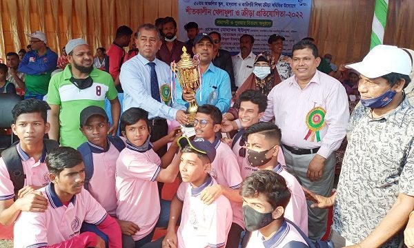 শিক্ষার্থীদের শীতকালীন ক্রীড়া প্রতিযোগিতার পুরস্কার বিতরণ