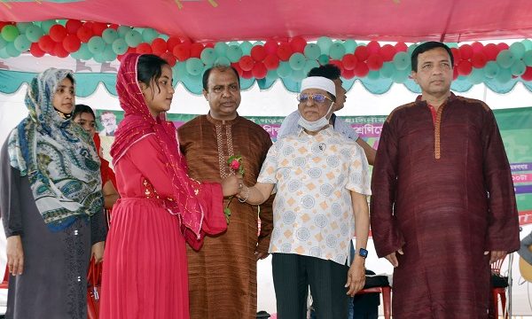 খুলনা সরকারি মহিলা কলেজে নবীনবরণ অনুষ্ঠিত