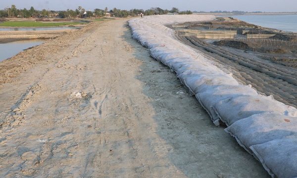 আম্পান ইয়াসে ক্ষতিগ্রস্থ কয়রা বেদকাশির বেঁড়িবাঁধের নির্মাণ কাজ এখন দৃশ্যমান