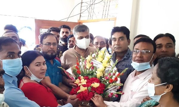 “ইন্সুরেন্স এ্যামপ্লয়ী এসোসিয়েশনের” পক্ষ থেকে এমপি’ সাইফুজ্জামান’শিখর’কে শুভেচ্ছা