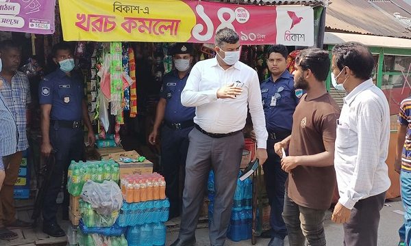 মোরেলগঞ্জে মেয়াদোত্তীর্ন পণ্য রাখার অভিযোগে ৩ ব্যবসায়ীকে অর্থদন্ড