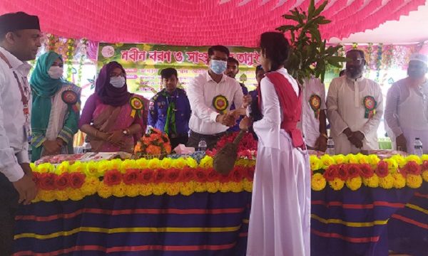 সোনার বাংলা গড়তে হলে আলোকিত মানুষ হতে হবে