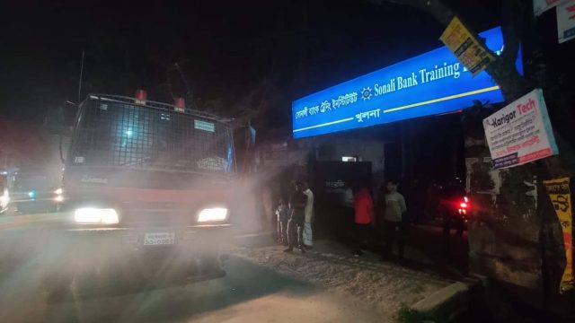 খালিশপুরে গ্যাস সিলিন্ডার দিয়ে রান্না ঘরে আগুন