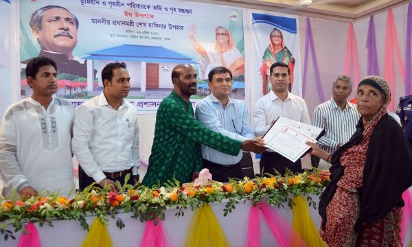 খুলনা জেলায় ঘর পেলেন ২৩৯ পরিবার